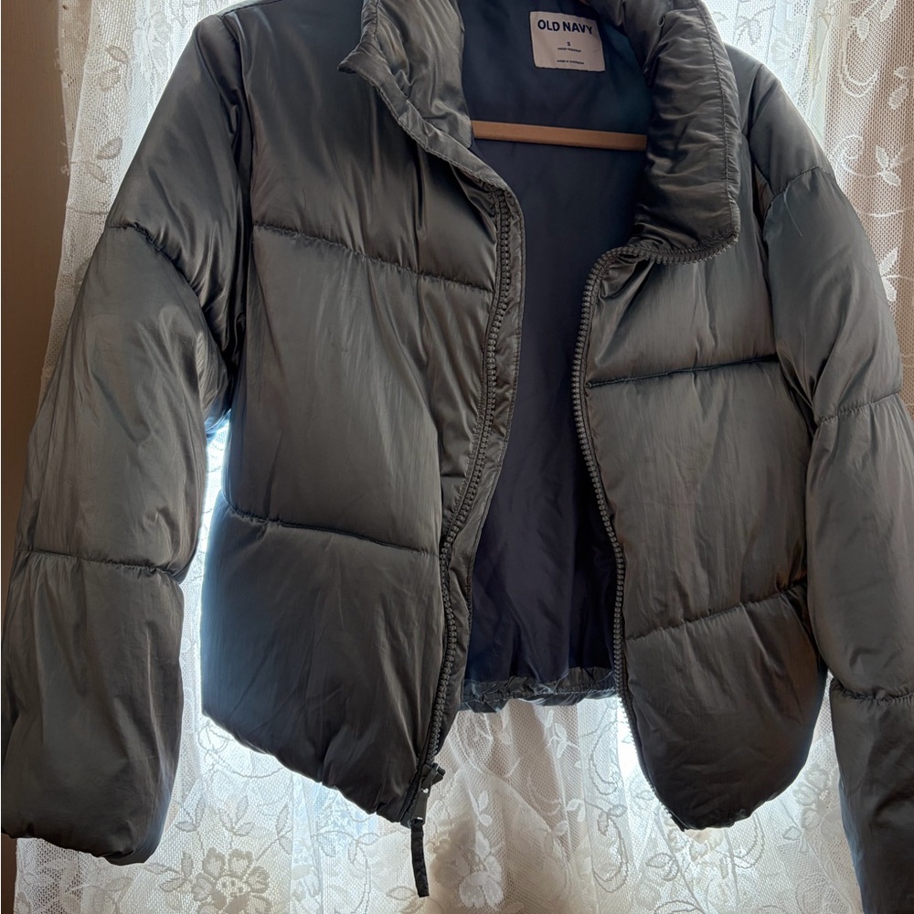 Old Navy Gray Puffer Jacket • Size Small • Water-Resistant
